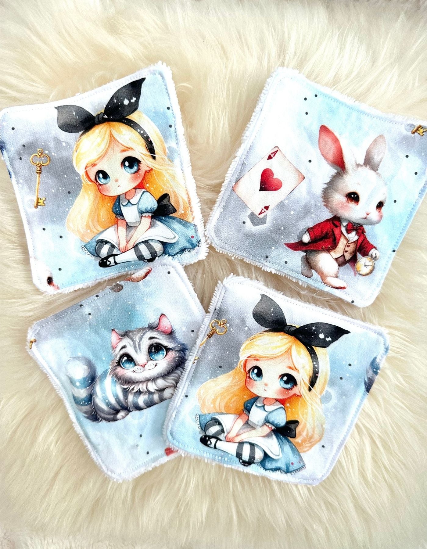 Pack de 4 lingettes - ALICE AU PAYS DES MERVEILLES