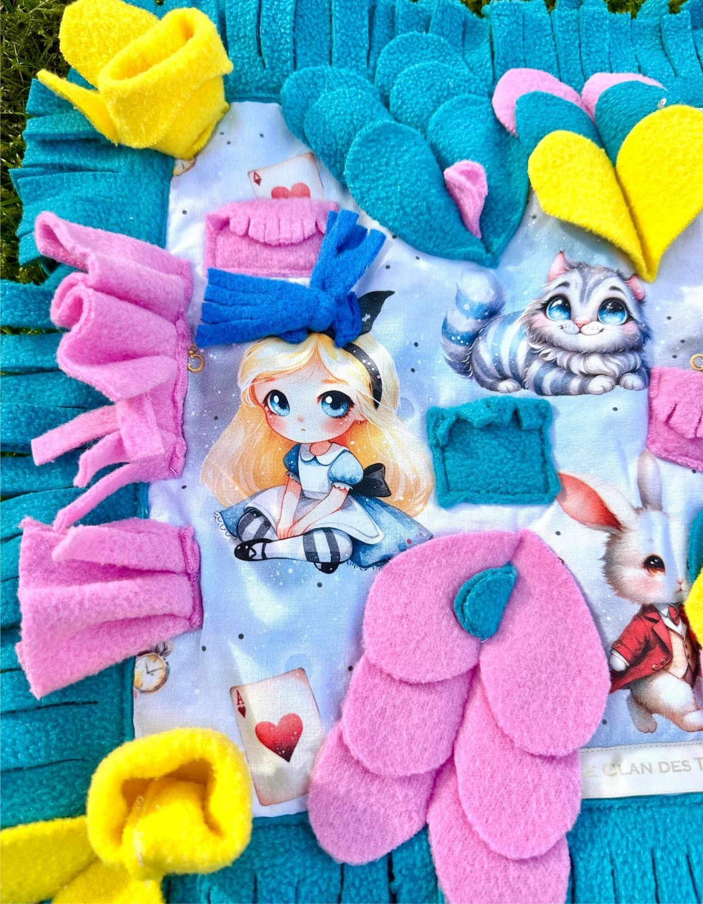 Tapis de fouille - ALICE AU PAYS DES MERVEILLES - 45x35cm